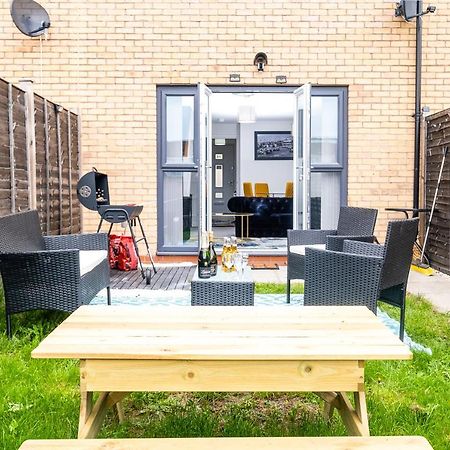 Luxury 2 Bed House City Centre ✘ Bbq & Garden ☆ Family Friendly→ Swingball & Outdoor Furniture - Free Parking → With 50 Inch Smart Tv, Free Netflix & Wifi ✘ Comfy Seating Area - By Maevela Бирмингем Экстерьер фото