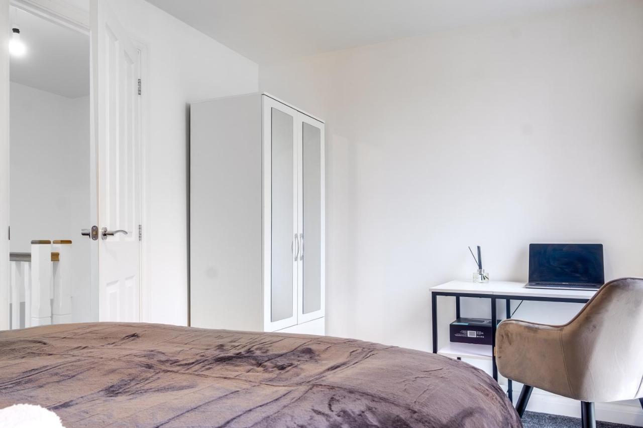 Luxury 2 Bed House City Centre ✘ Bbq & Garden ☆ Family Friendly→ Swingball & Outdoor Furniture - Free Parking → With 50 Inch Smart Tv, Free Netflix & Wifi ✘ Comfy Seating Area - By Maevela Бирмингем Экстерьер фото