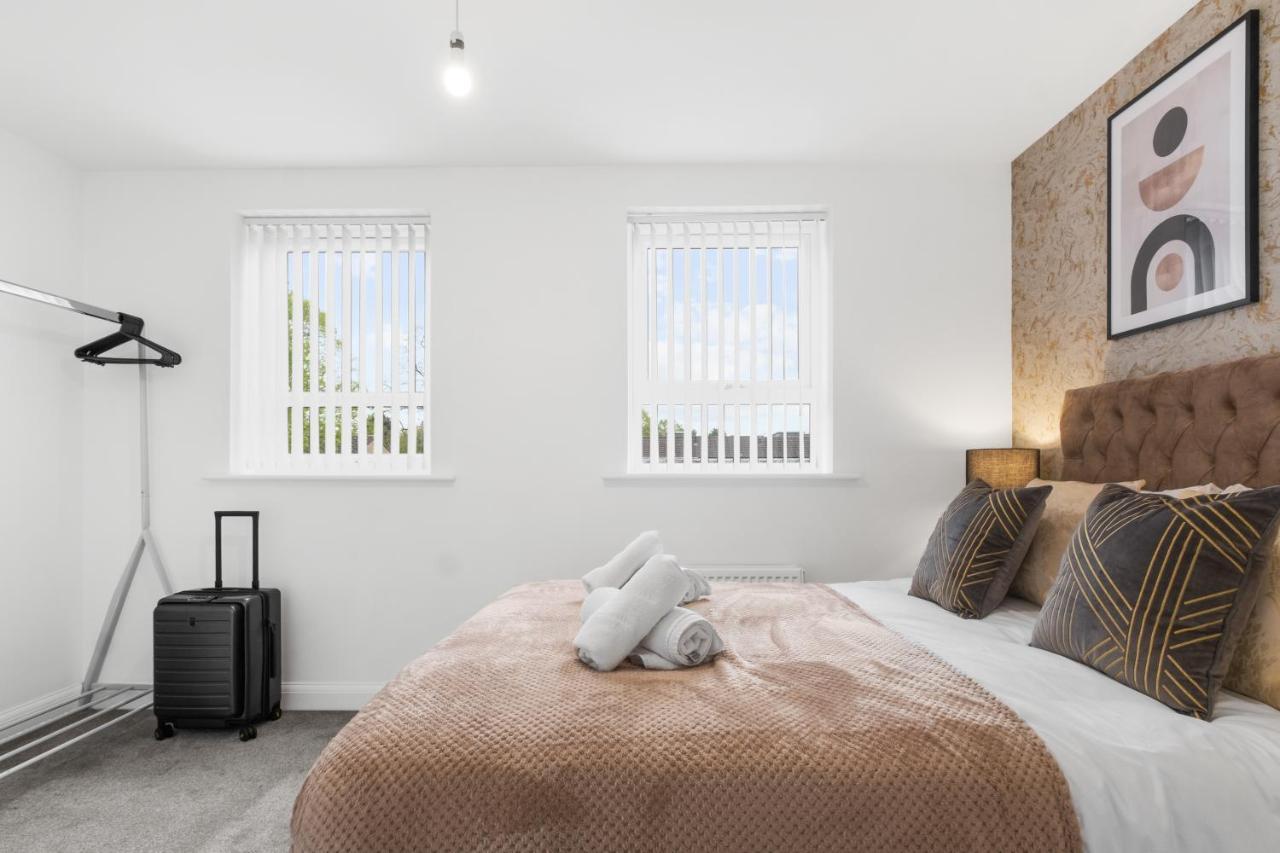 Luxury 2 Bed House City Centre ✘ Bbq & Garden ☆ Family Friendly→ Swingball & Outdoor Furniture - Free Parking → With 50 Inch Smart Tv, Free Netflix & Wifi ✘ Comfy Seating Area - By Maevela Бирмингем Экстерьер фото