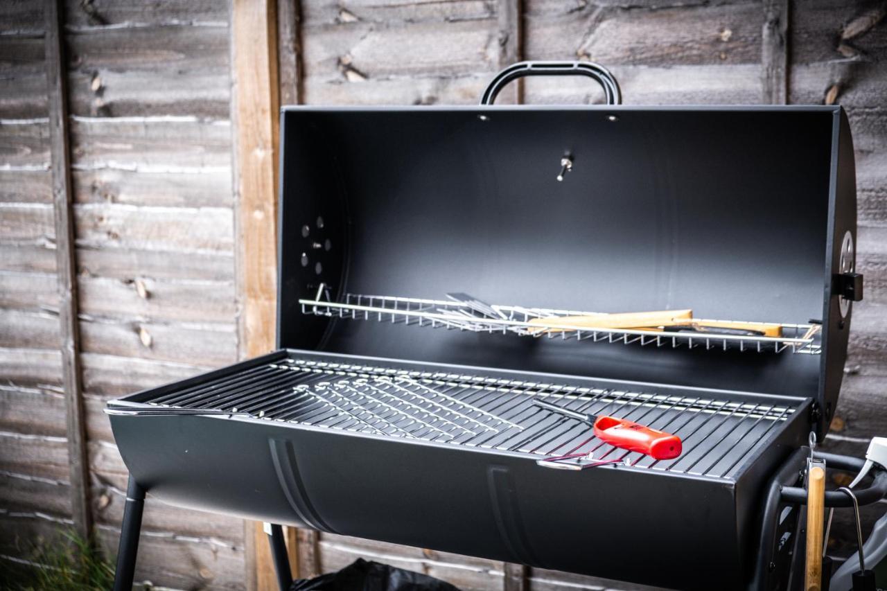 Luxury 2 Bed House City Centre ✘ Bbq & Garden ☆ Family Friendly→ Swingball & Outdoor Furniture - Free Parking → With 50 Inch Smart Tv, Free Netflix & Wifi ✘ Comfy Seating Area - By Maevela Бирмингем Экстерьер фото