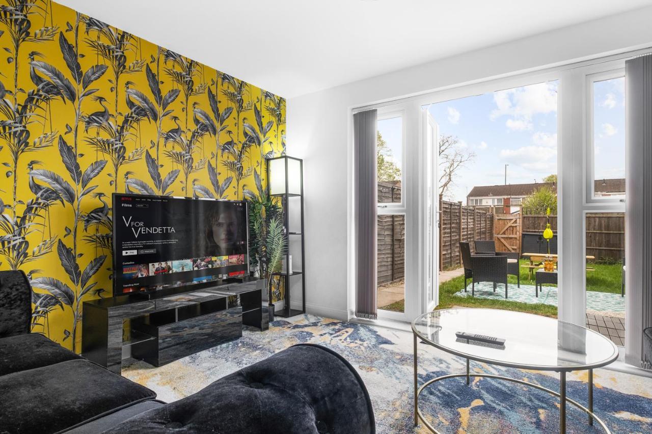Luxury 2 Bed House City Centre ✘ Bbq & Garden ☆ Family Friendly→ Swingball & Outdoor Furniture - Free Parking → With 50 Inch Smart Tv, Free Netflix & Wifi ✘ Comfy Seating Area - By Maevela Бирмингем Экстерьер фото